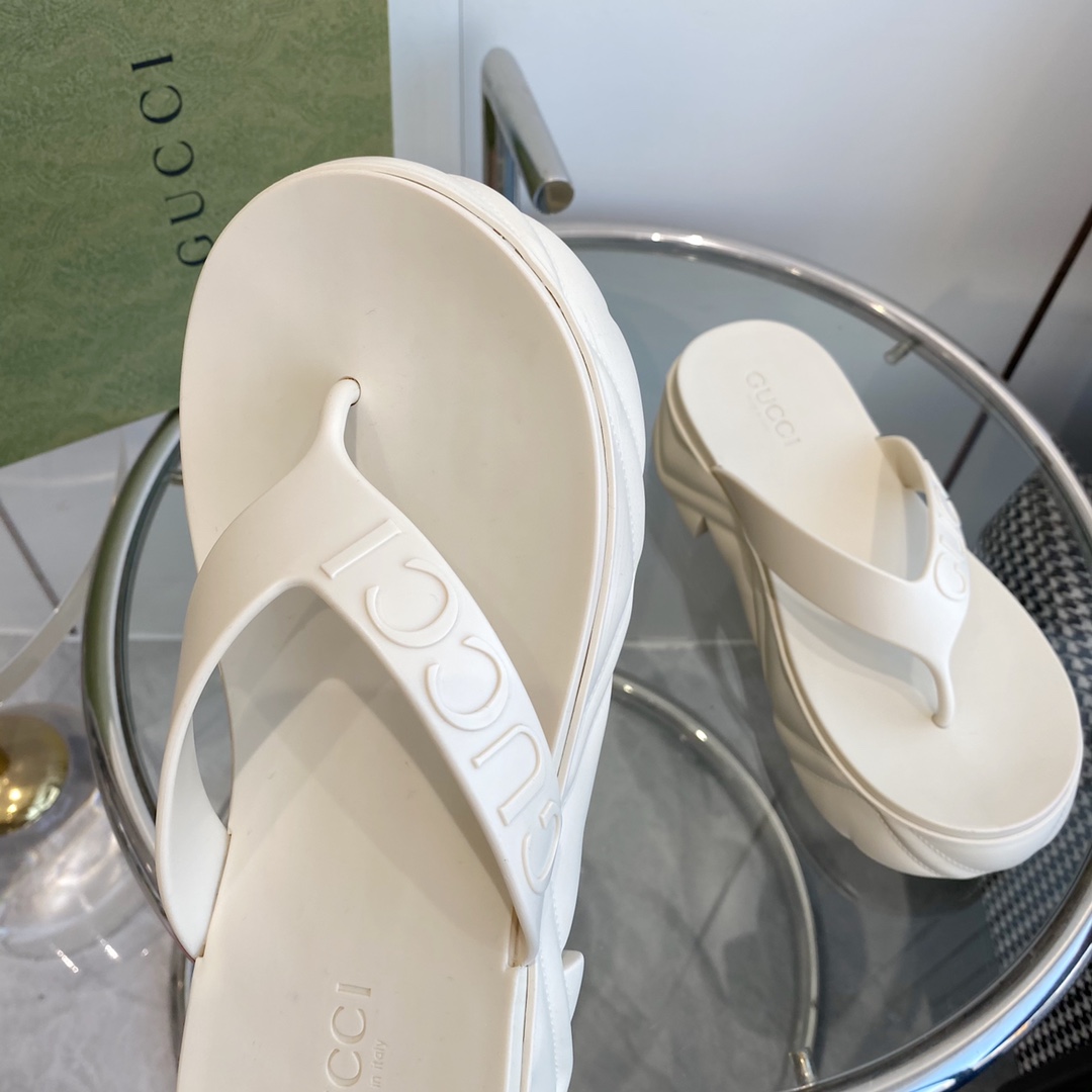 Gucci Rubber Thong Sandals - PerfectKickZ