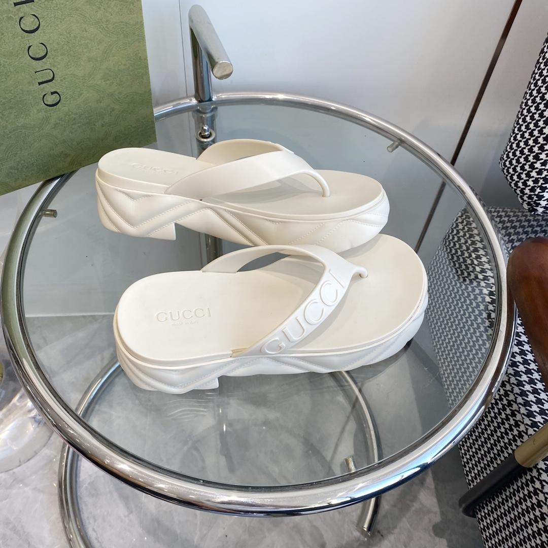 Gucci Rubber Thong Sandals - PerfectKickZ