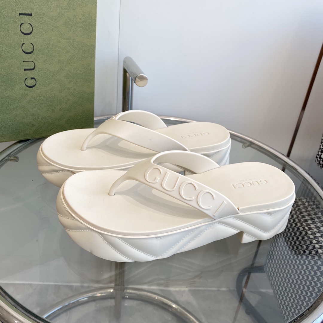 Gucci Rubber Thong Sandals - PerfectKickZ