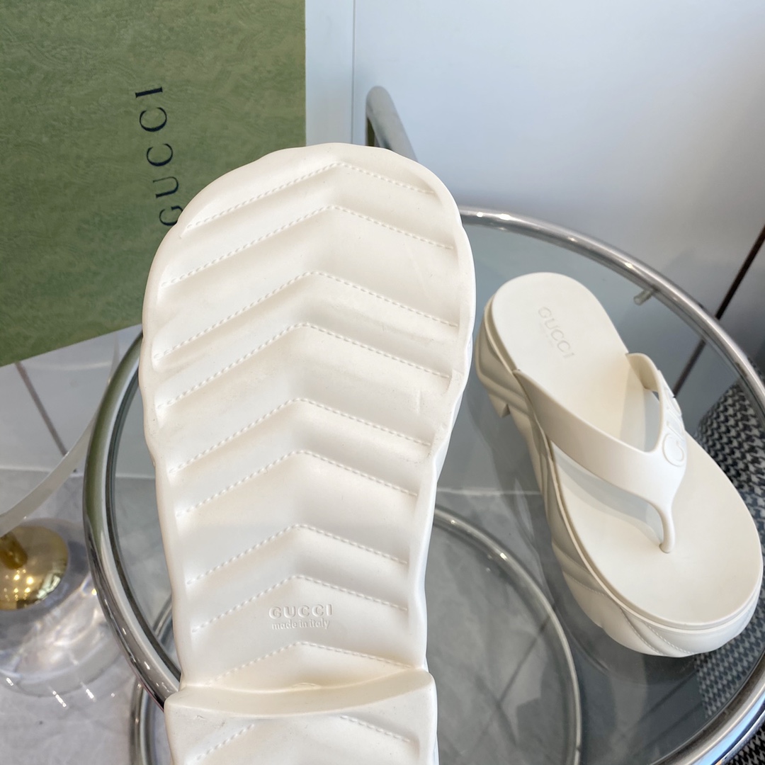 Gucci Rubber Thong Sandals - PerfectKickZ