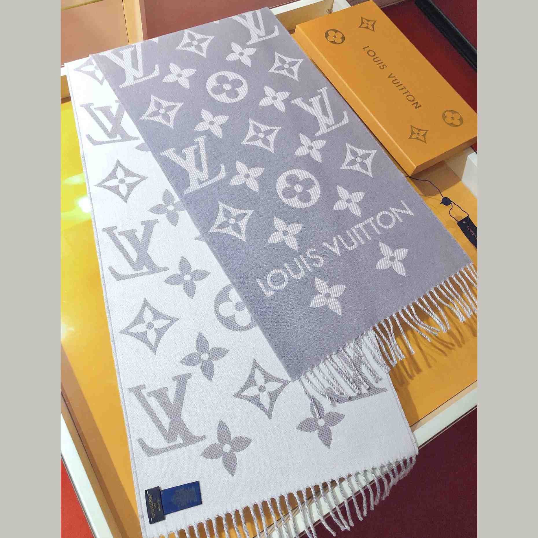 Louis Vuitton LV Essential Scarf - PerfectKickZ
