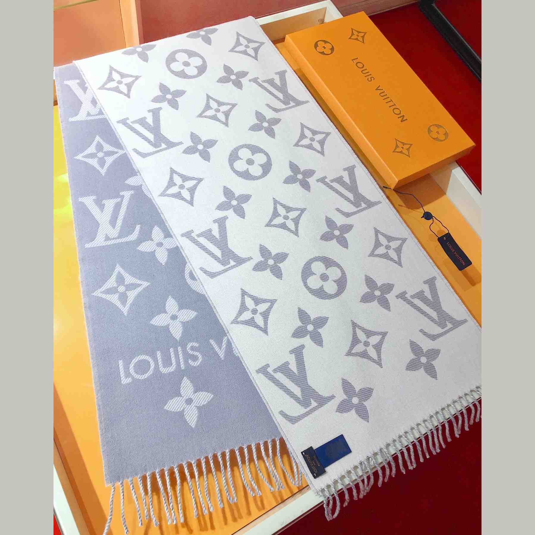 Louis Vuitton LV Essential Scarf - 