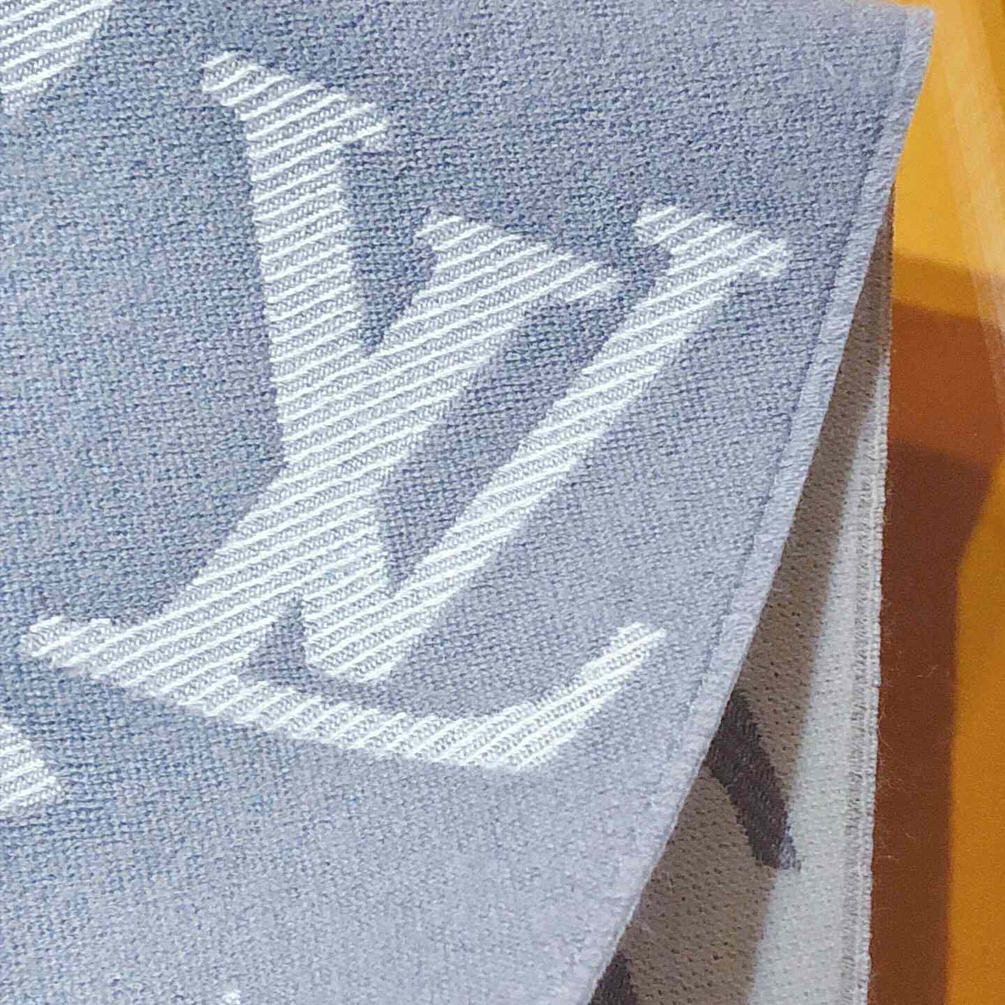 Louis Vuitton LV Essential Scarf - 