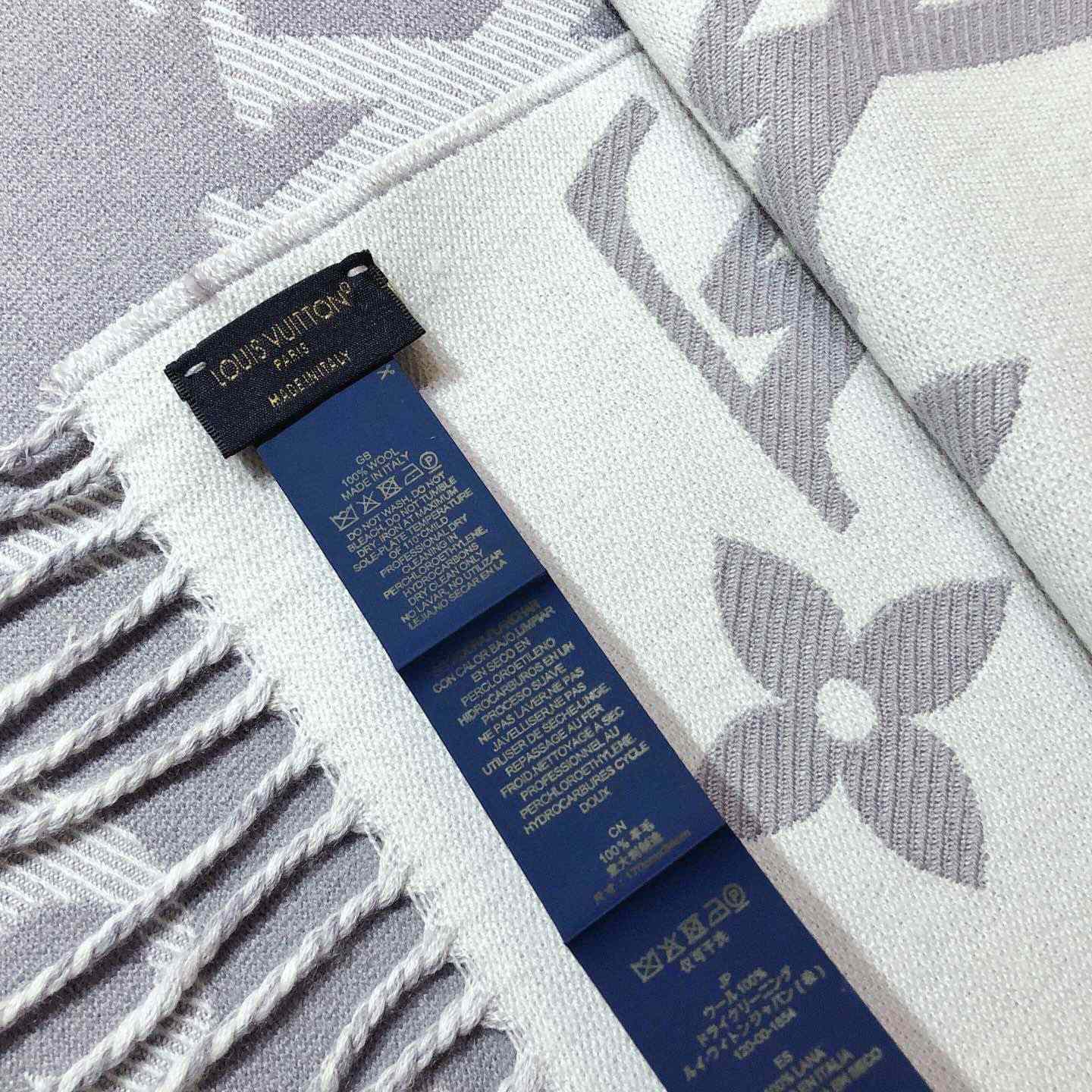 Louis Vuitton LV Essential Scarf - 