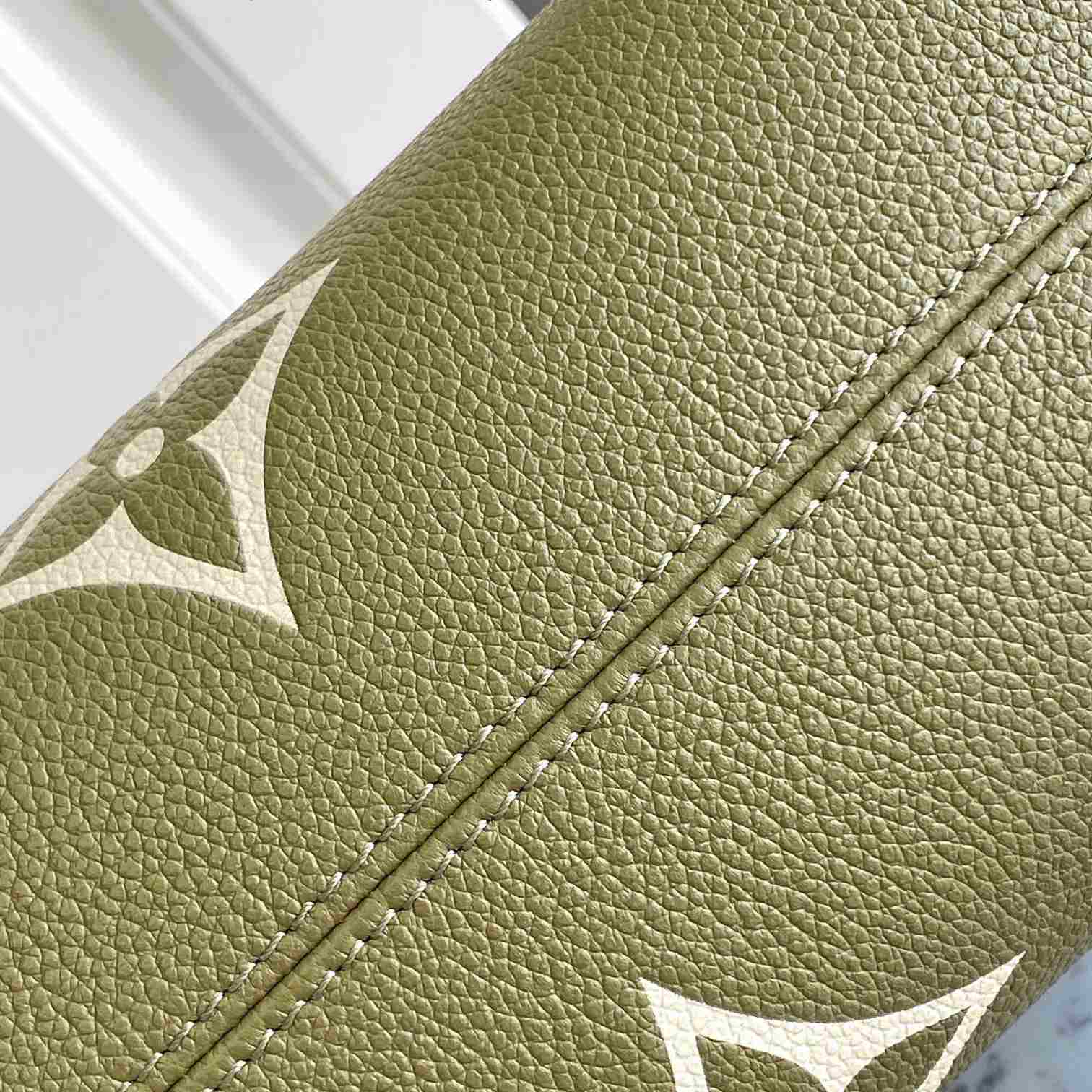 Louis Vuitton OnTheGo PM (25-19-11.5cm)  M46647 - PerfectKickZ