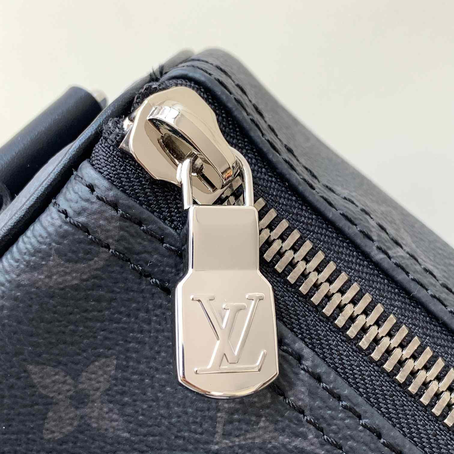 Louis Vuitton Keepall Bandoulière 25    M46271 - PerfectKickZ