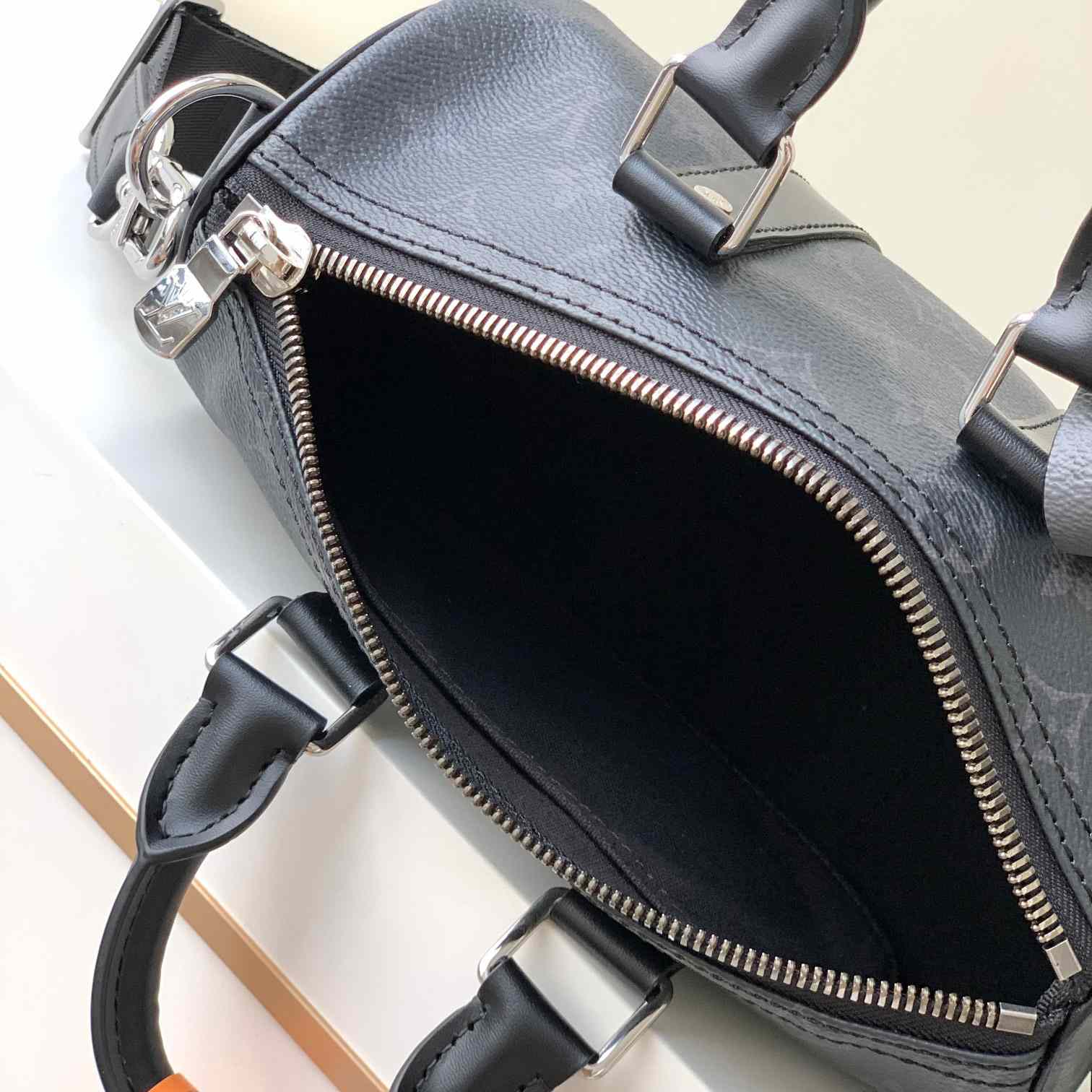 Louis Vuitton Keepall Bandoulière 25    M46271 - PerfectKickZ