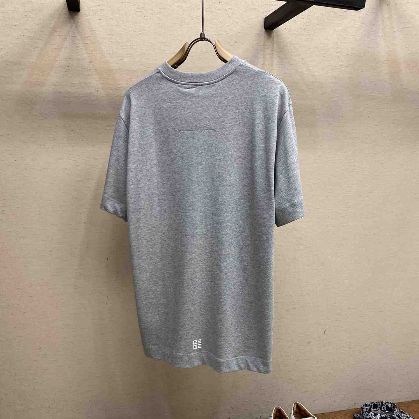 Givenchy Boxy Fit T-shirt In Cotton With Reflective Artwork - PerfectKickZ