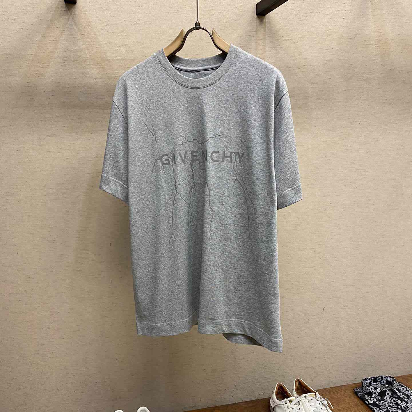 Givenchy Boxy Fit T-shirt In Cotton With Reflective Artwork - PerfectKickZ