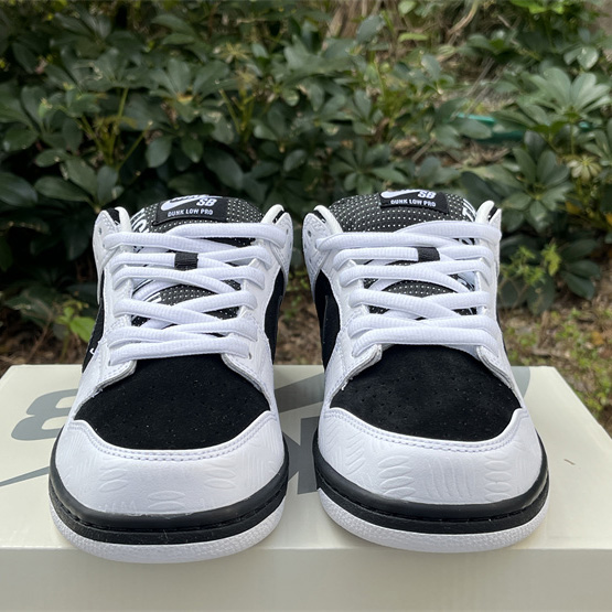 Tightbooth x Nike SB Dunk Low Sneaker      FD2629-100 - PerfectKickZ