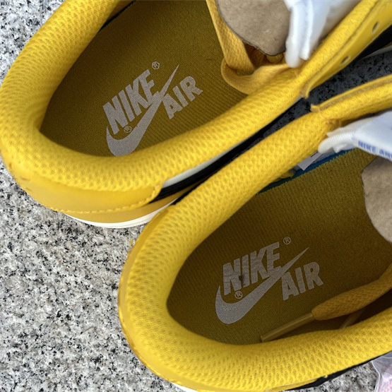 Travis Scott x Air Jordan 1 Low “Canary”  Sneaker   DZ4137-700 - 
