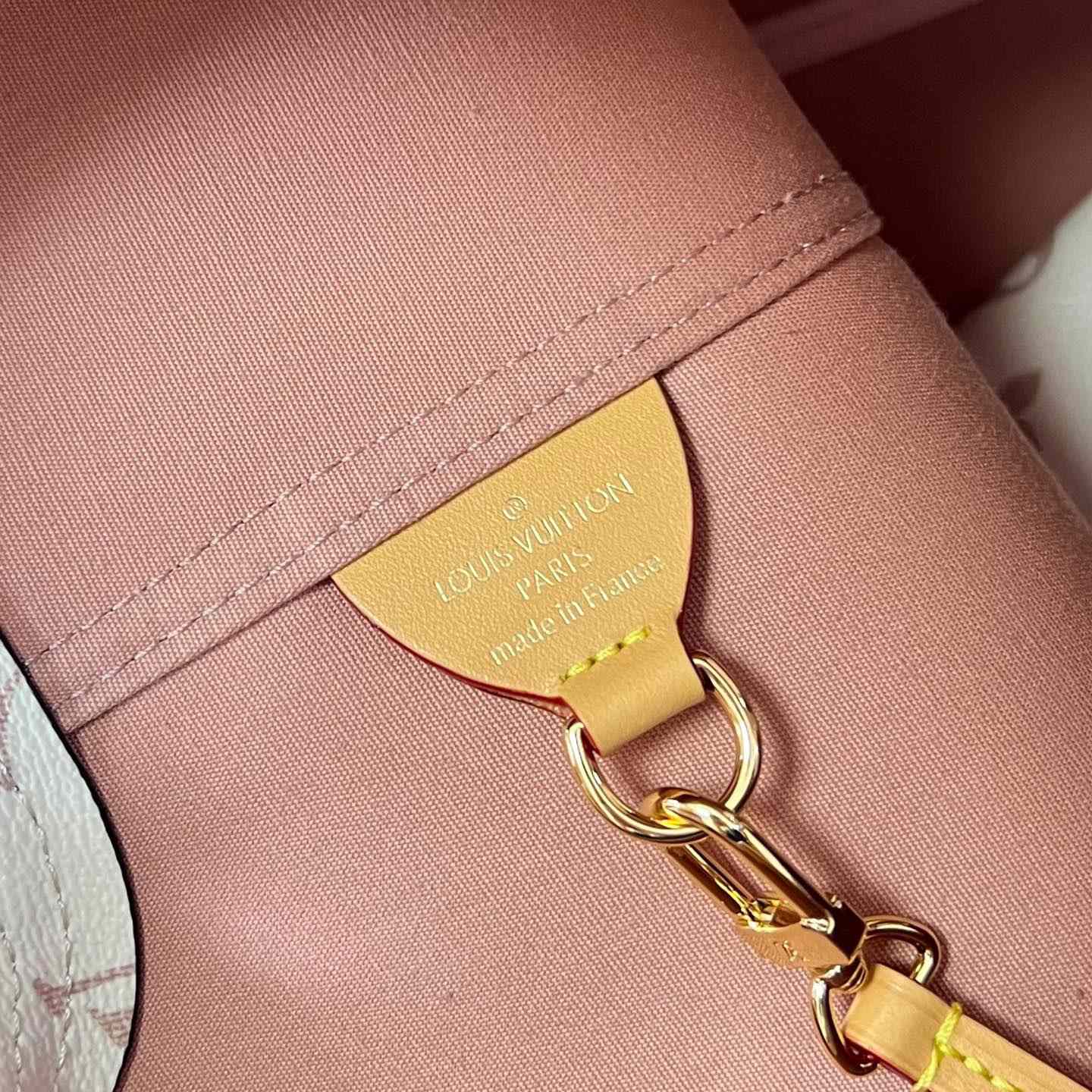 Louis Vuitton Atlantis GM     M24409 - PerfectKickZ