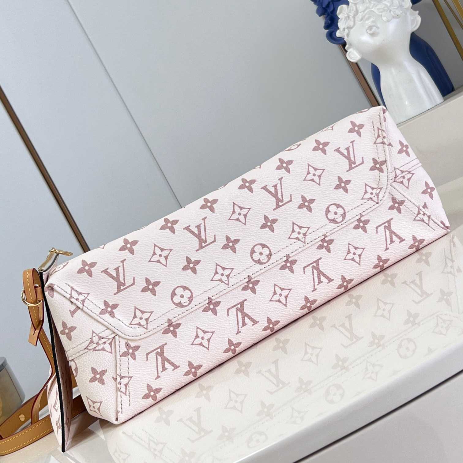 Louis Vuitton Atlantis GM     M24409 - PerfectKickZ