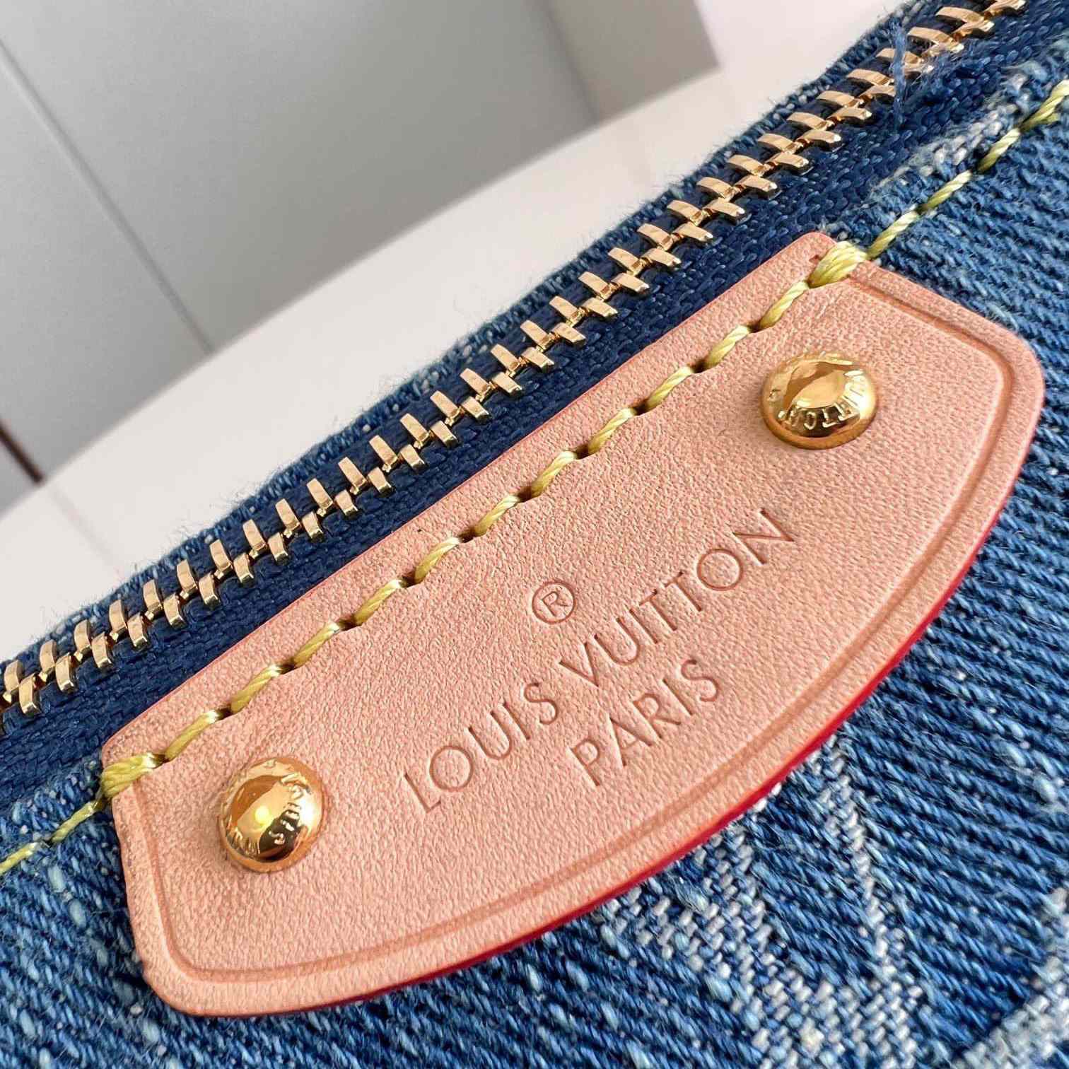 Louis Vuitton Hills Pochette    M82949 - PerfectKickZ