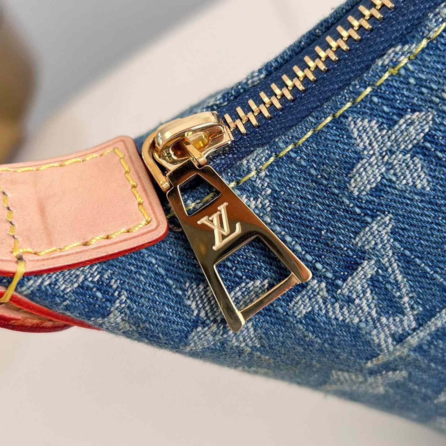 Louis Vuitton Hills Pochette    M82949 - PerfectKickZ