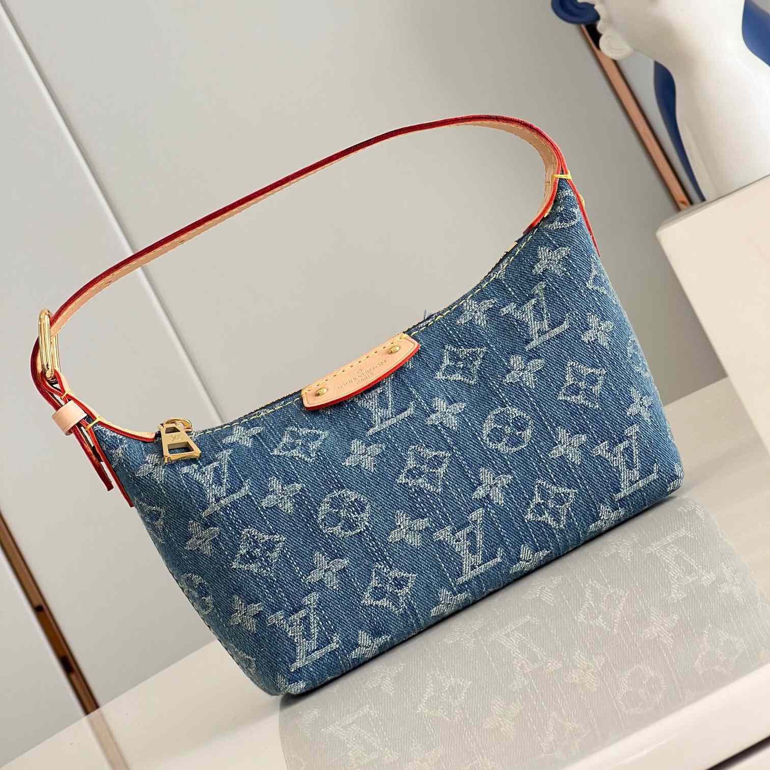 Louis Vuitton Hills Pochette    M82949 - PerfectKickZ