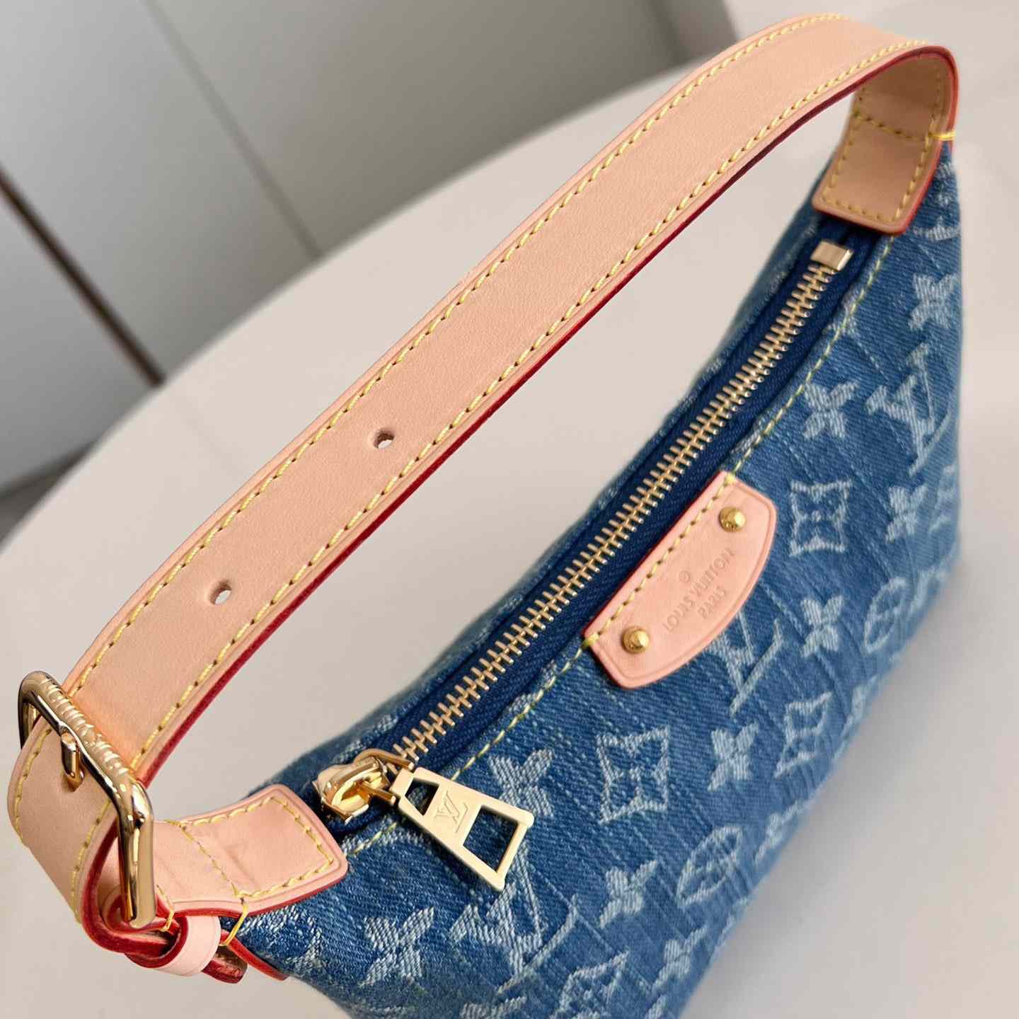 Louis Vuitton Hills Pochette    M82949 - PerfectKickZ