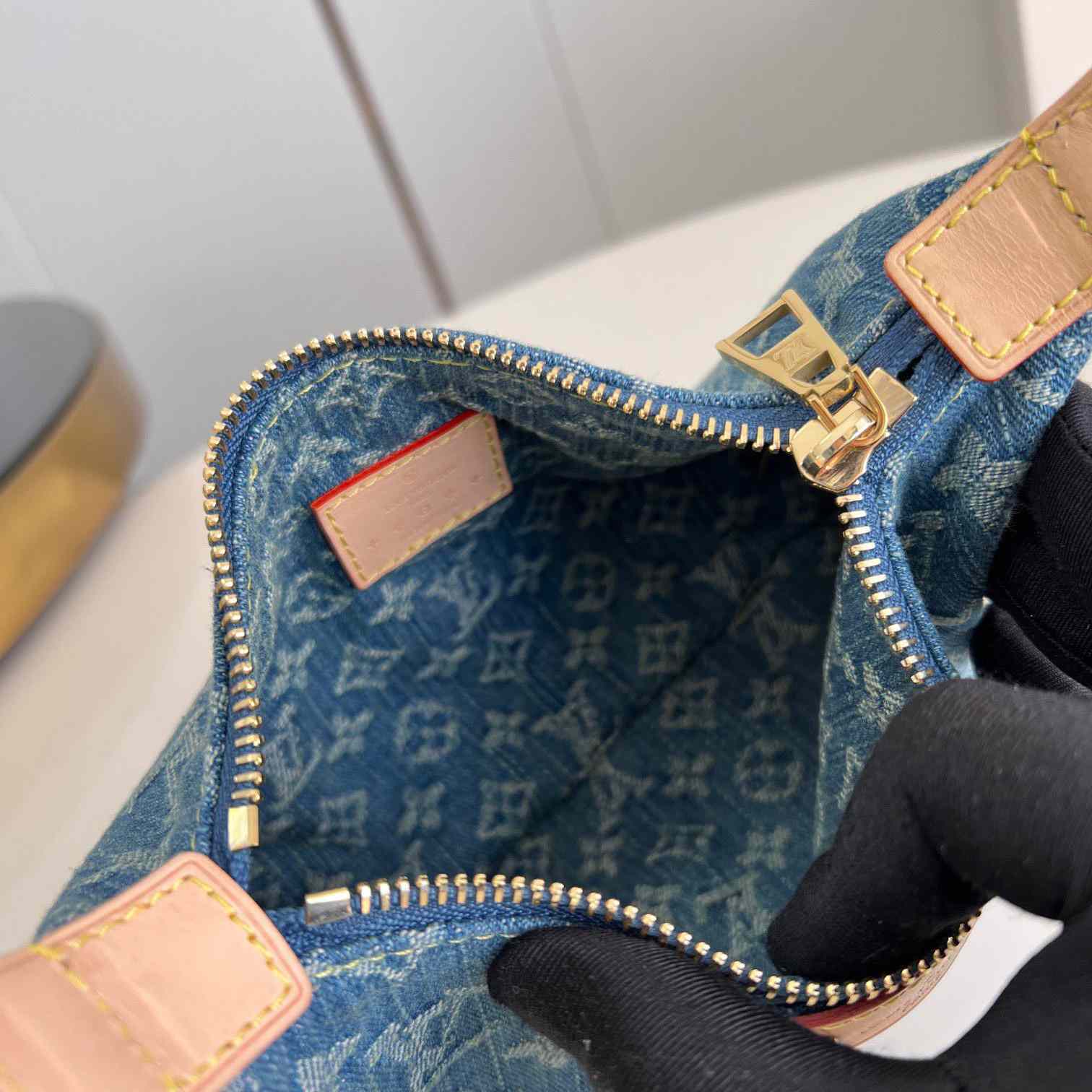 Louis Vuitton Hills Pochette    M82949 - PerfectKickZ