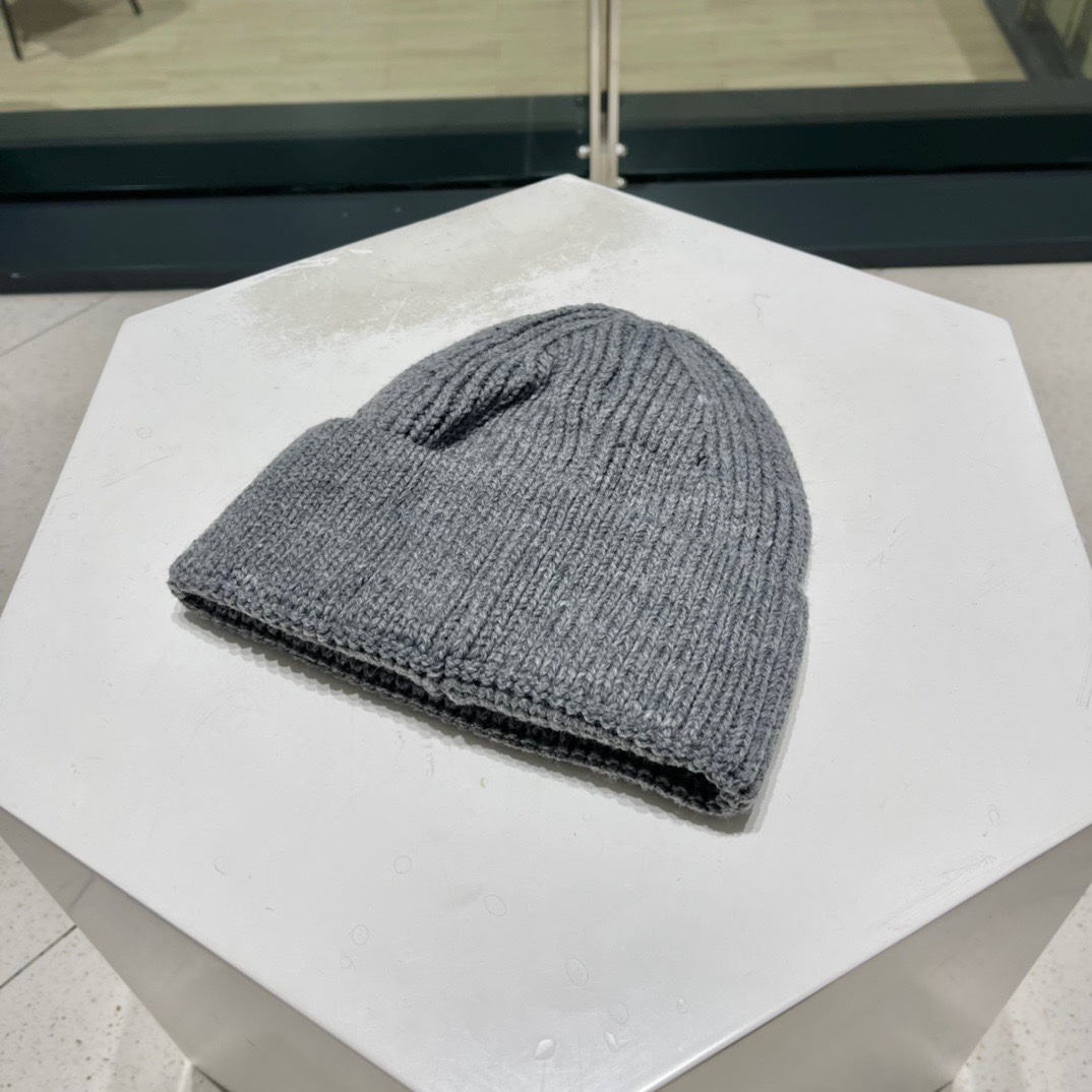 Prada Wool And Cashmere Beanie - 