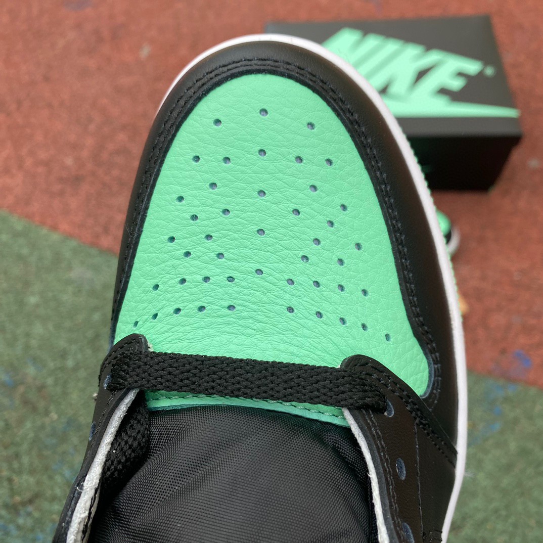 Air Jordan 1 Retro High OG “Green Glow” Sneaker    DZ5485-130 - PerfectKickZ