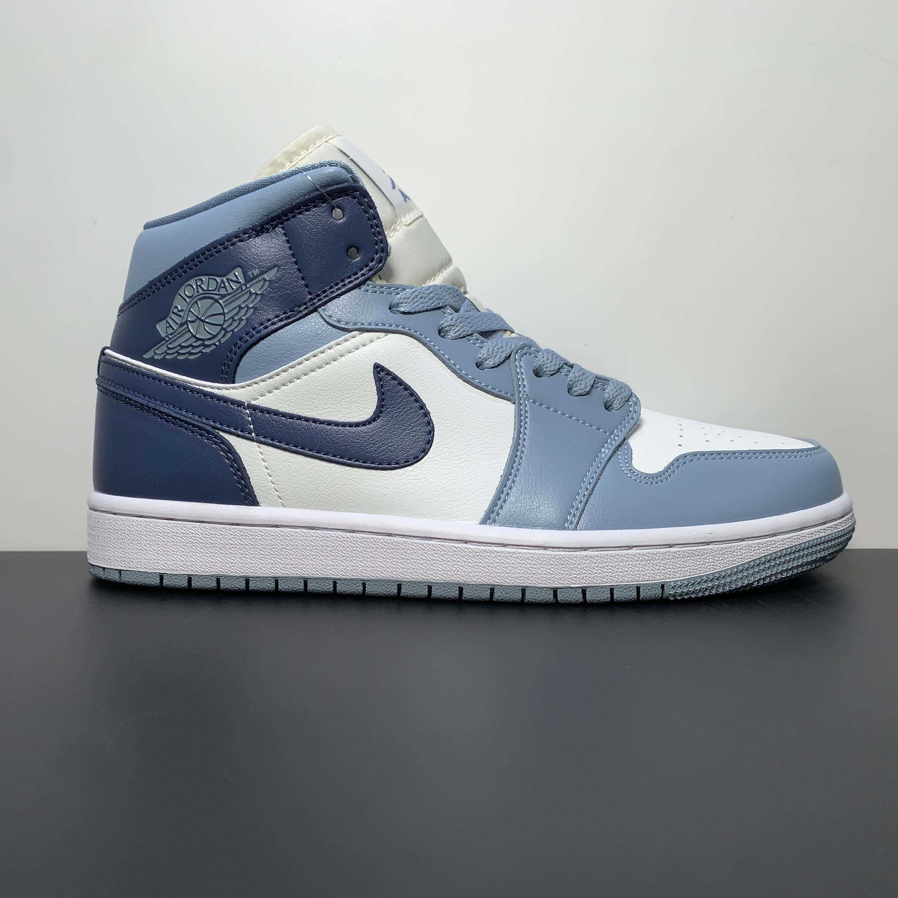 Air Jordan 1 Mid  Sneaker      BQ6472-140 - PerfectKickZ