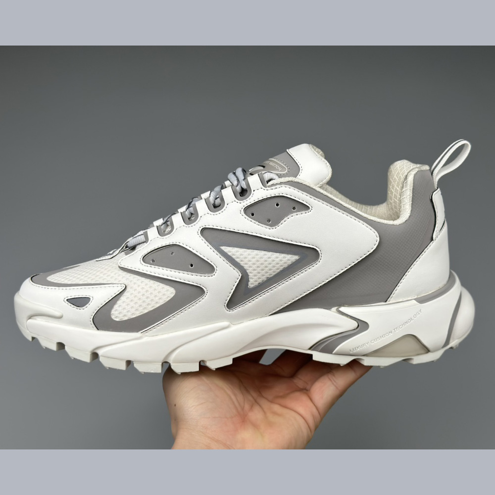 Louis Vuitton LV Runner Tatic Sneaker   (Upon UK Size)      - 