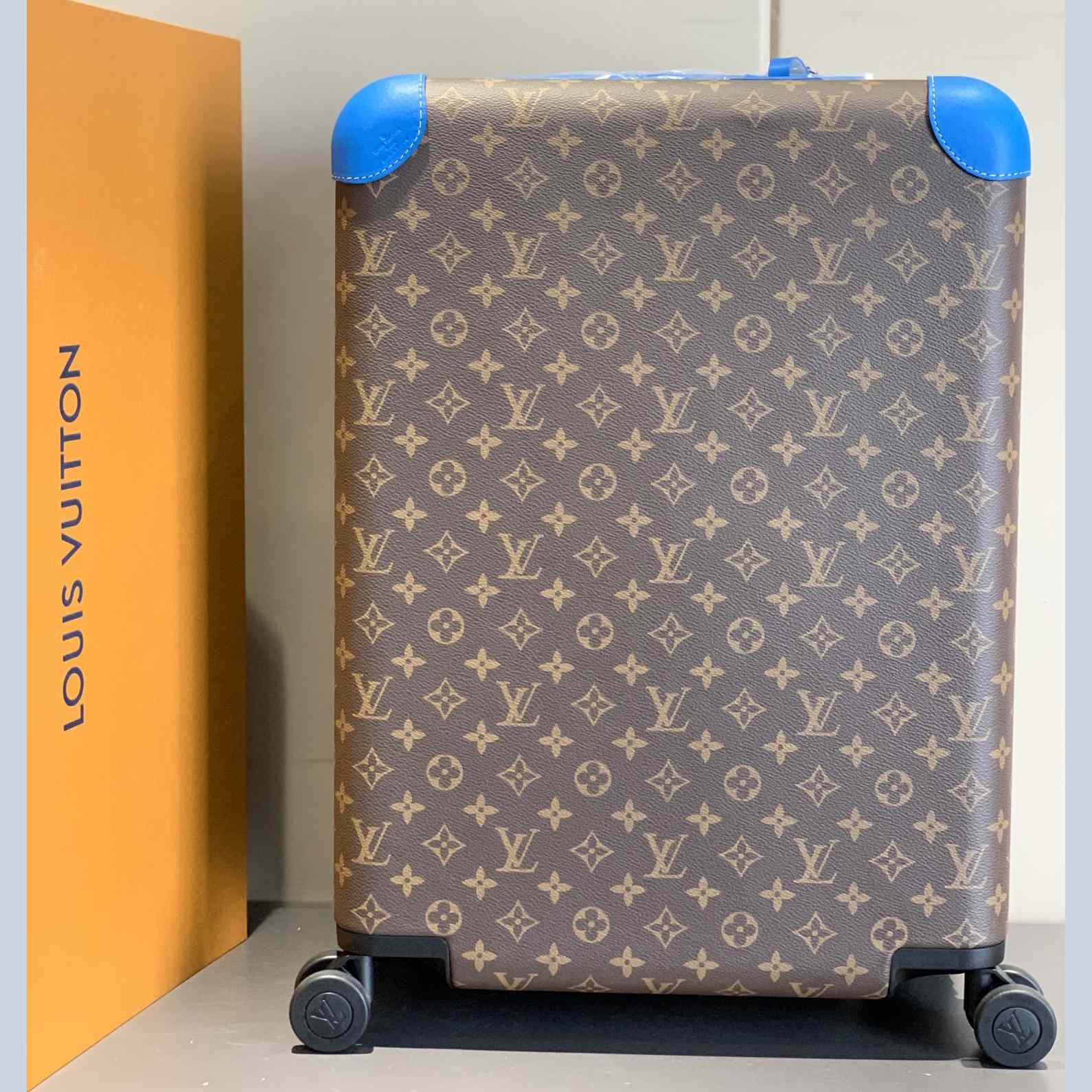 Louis Vuitton Luggage 20inch - PerfectKickZ