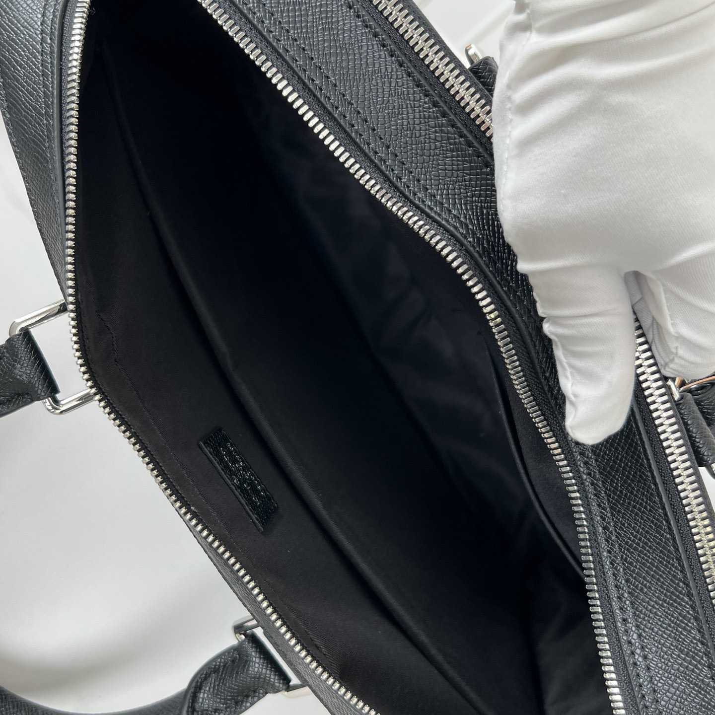 Louis Vuitton Porte Documents Voyage    M30967 - PerfectKickZ