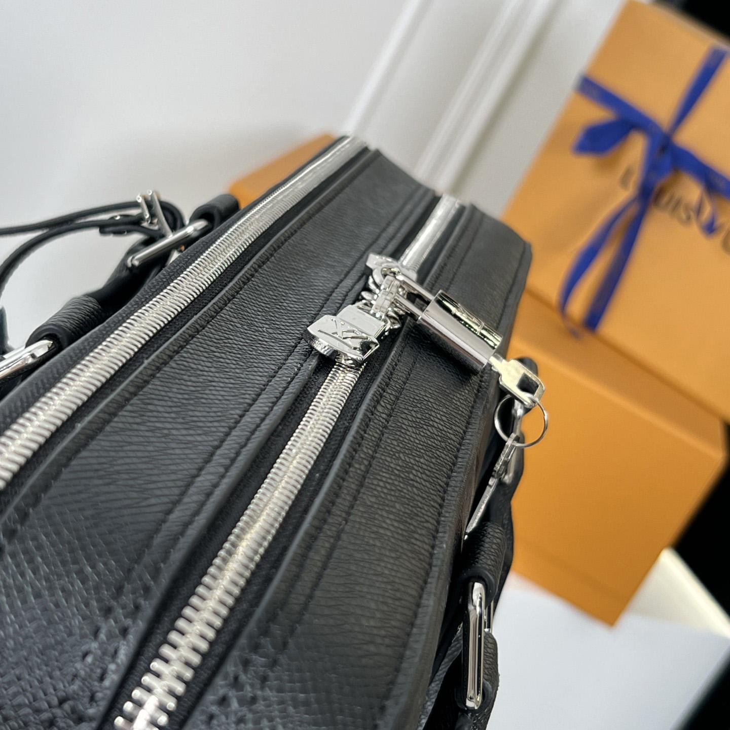 Louis Vuitton Porte Documents Voyage    M30967 - PerfectKickZ