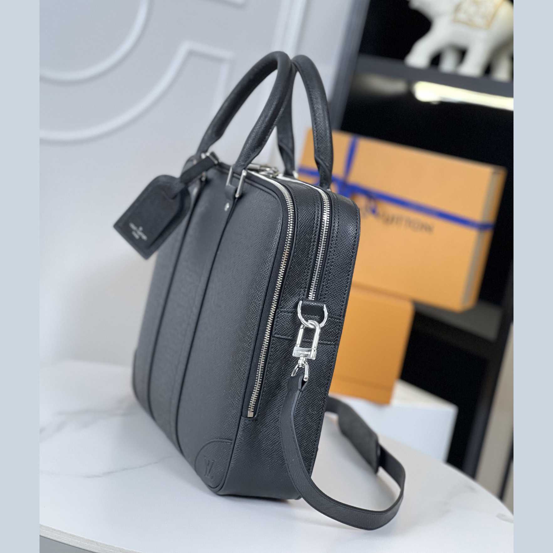 Louis Vuitton Porte Documents Voyage    M30967 - PerfectKickZ