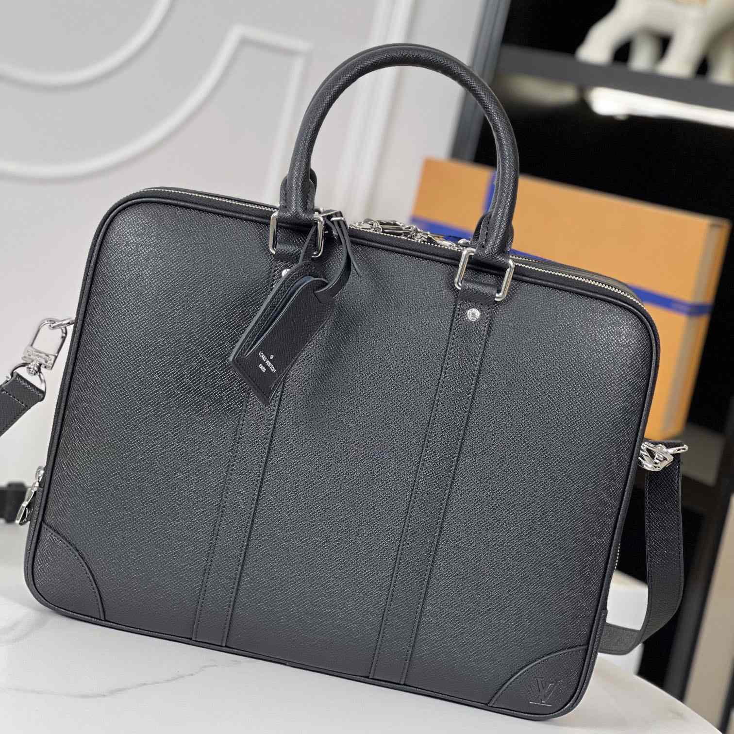 Louis Vuitton Porte Documents Voyage    M30967 - PerfectKickZ