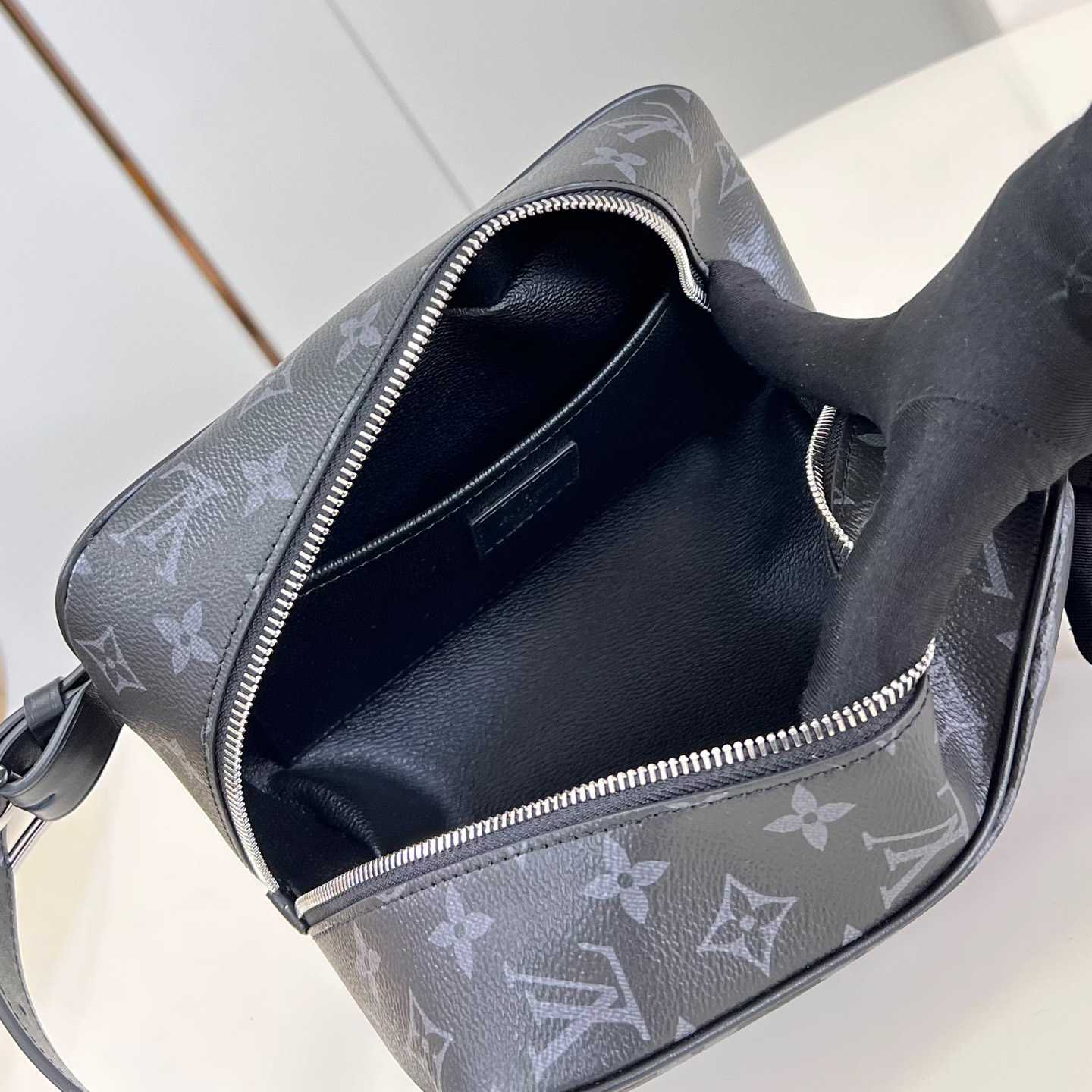 Louis Vuitton Locker Dopp Kit   M83113 - PerfectKickZ