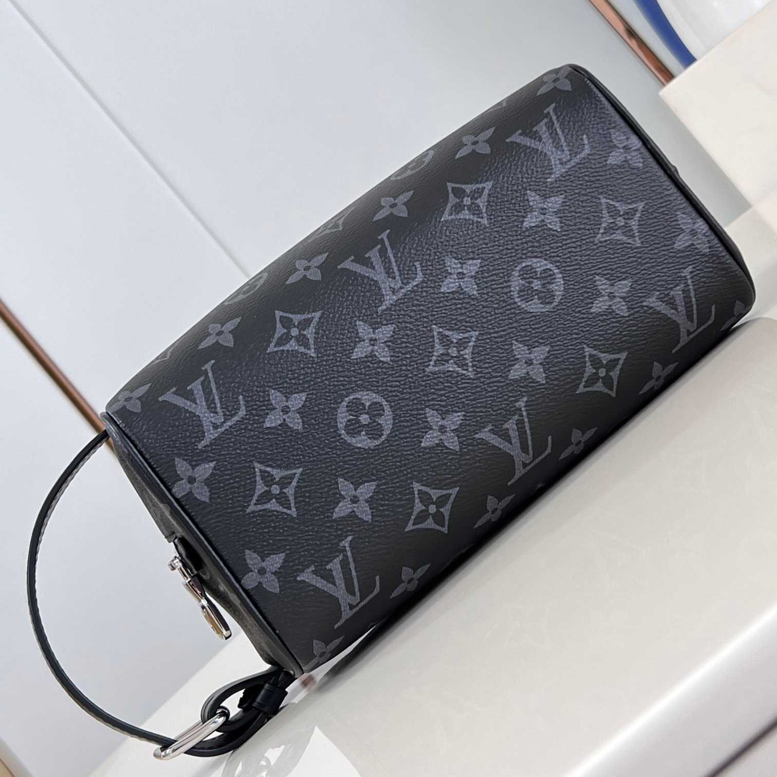 Louis Vuitton Locker Dopp Kit   M83113 - 