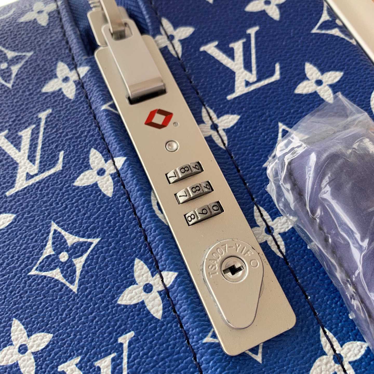 Louis Vuitton Horizon Clouds Monogram 55 Blue - 