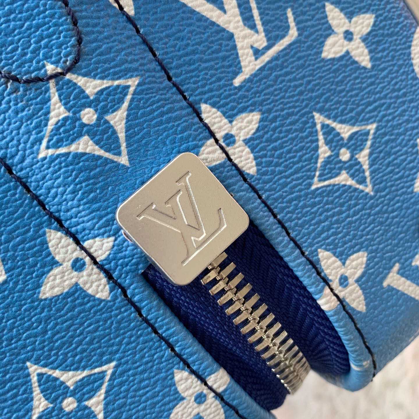 Louis Vuitton Horizon Clouds Monogram 55 Blue - 