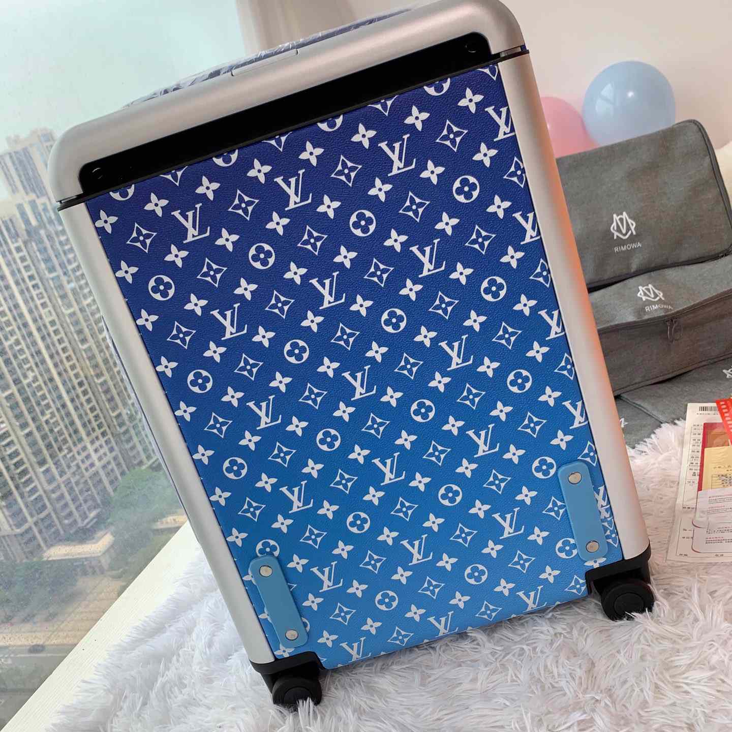 Louis Vuitton Horizon Clouds Monogram 55 Blue - 