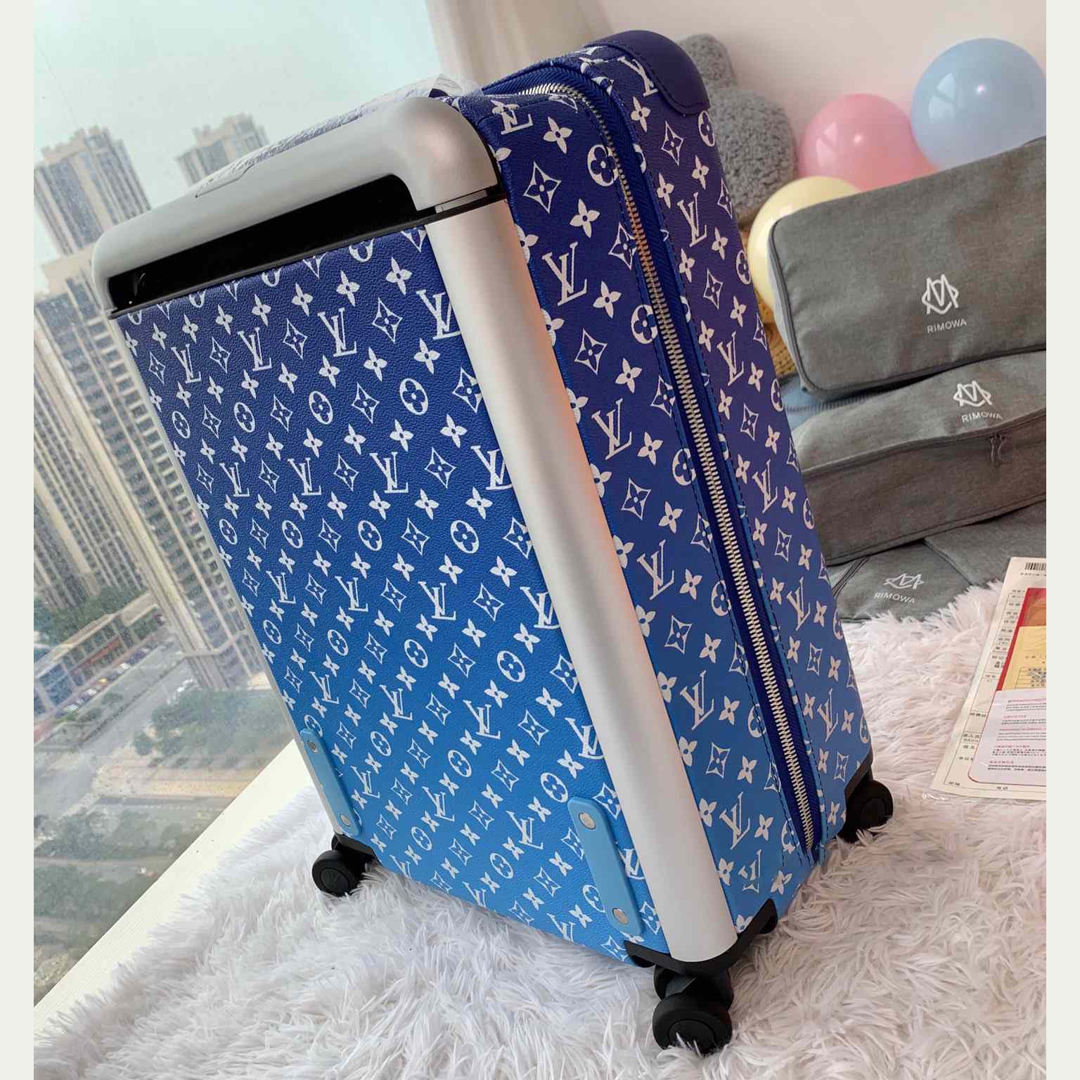 Louis Vuitton Horizon Clouds Monogram 55 Blue - 