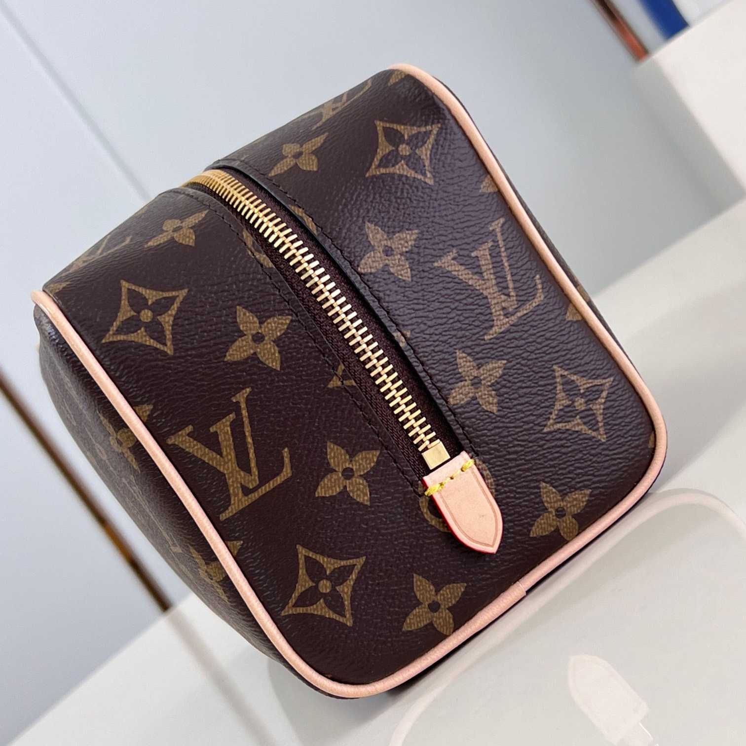 Louis Vuitton Locker Dopp Kit   M83112 - PerfectKickZ