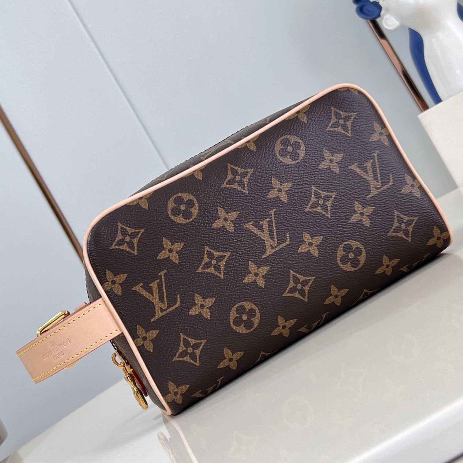 Louis Vuitton Locker Dopp Kit   M83112 - PerfectKickZ