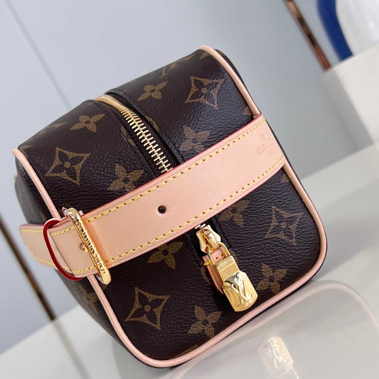 Louis Vuitton Locker Dopp Kit   M83112 - PerfectKickZ