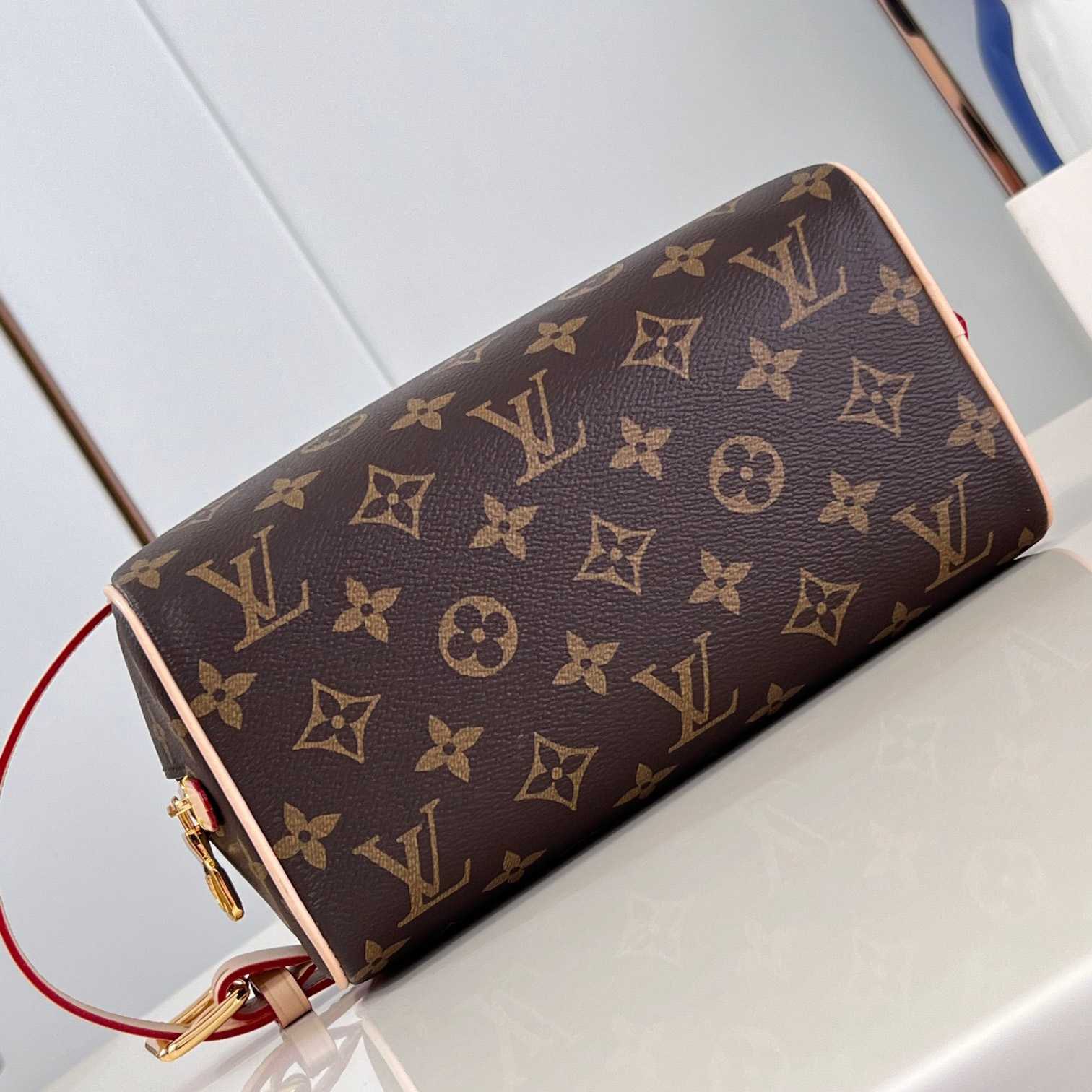 Louis Vuitton Locker Dopp Kit   M83112 - PerfectKickZ