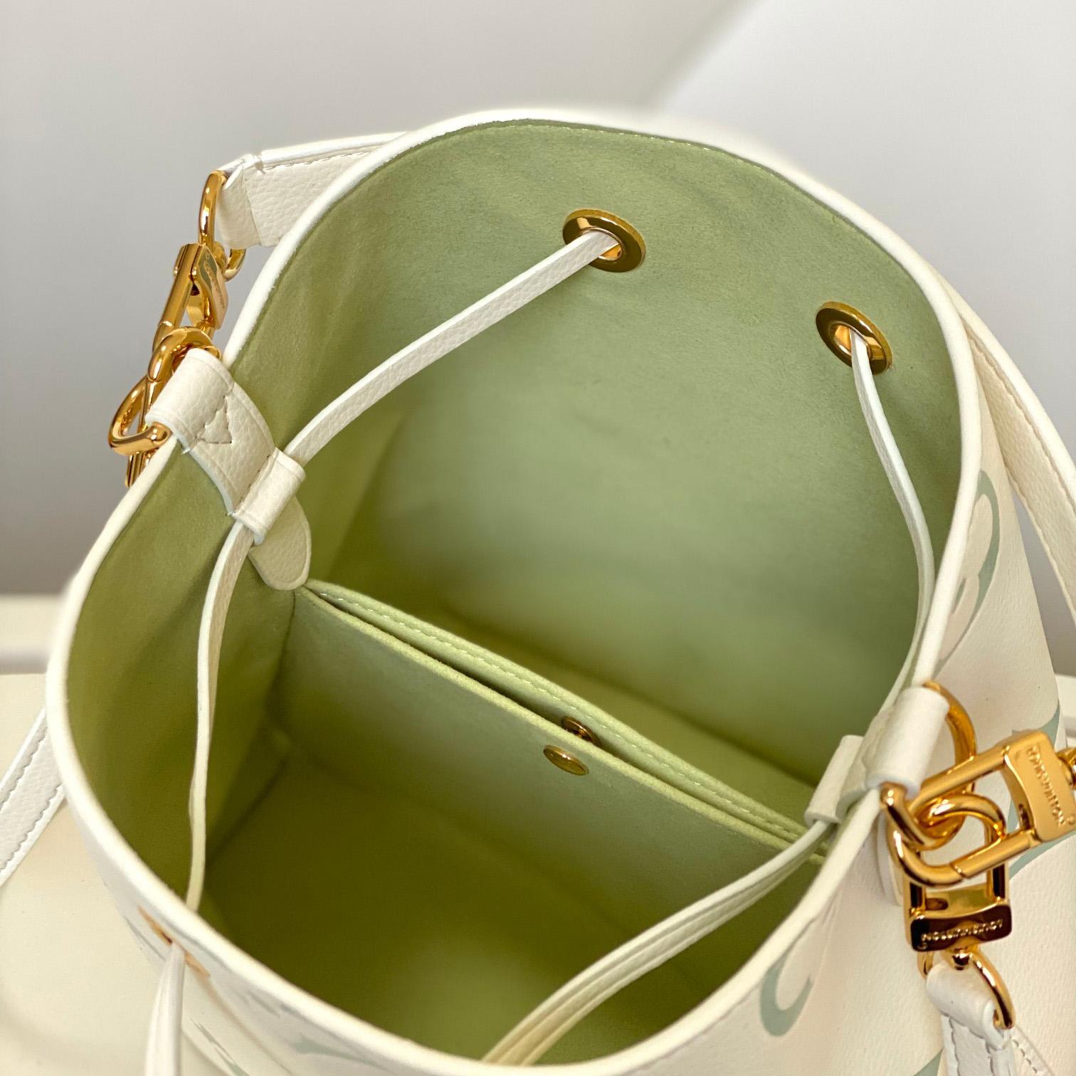 Louis Vuitton Néonoé BB   M24048 - PerfectKickZ