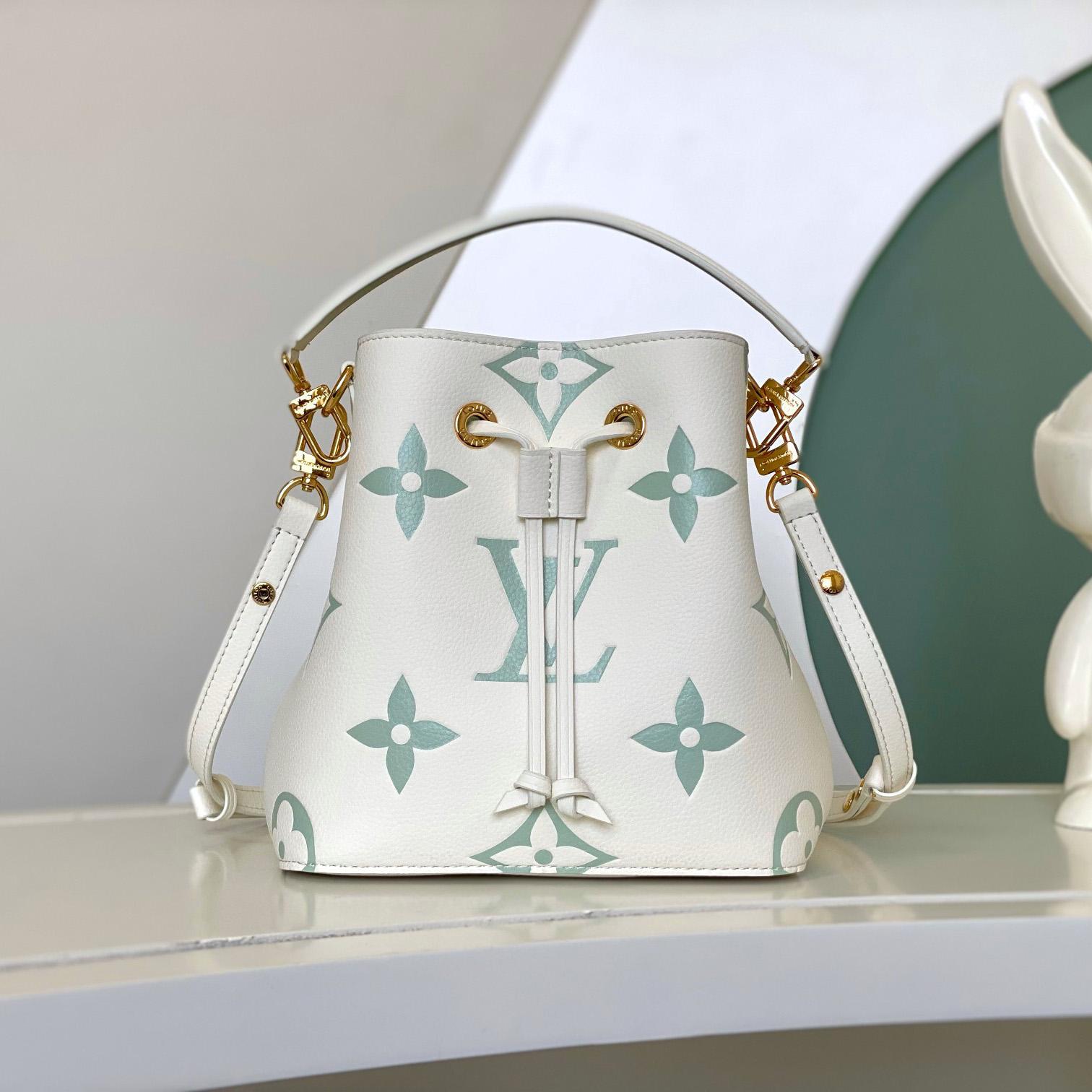 Louis Vuitton Néonoé BB   M24048 - PerfectKickZ