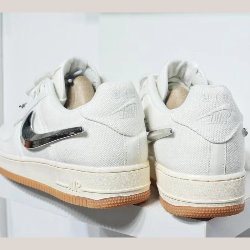 Travis Scott x NK Air Force 1 Sneaker    AQ4211-101  - 