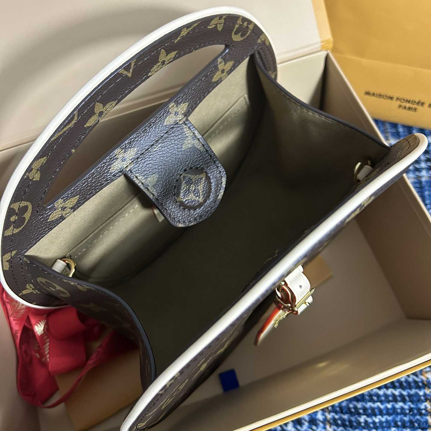 Louis Vuitton Around Me PM    M47117 - PerfectKickZ