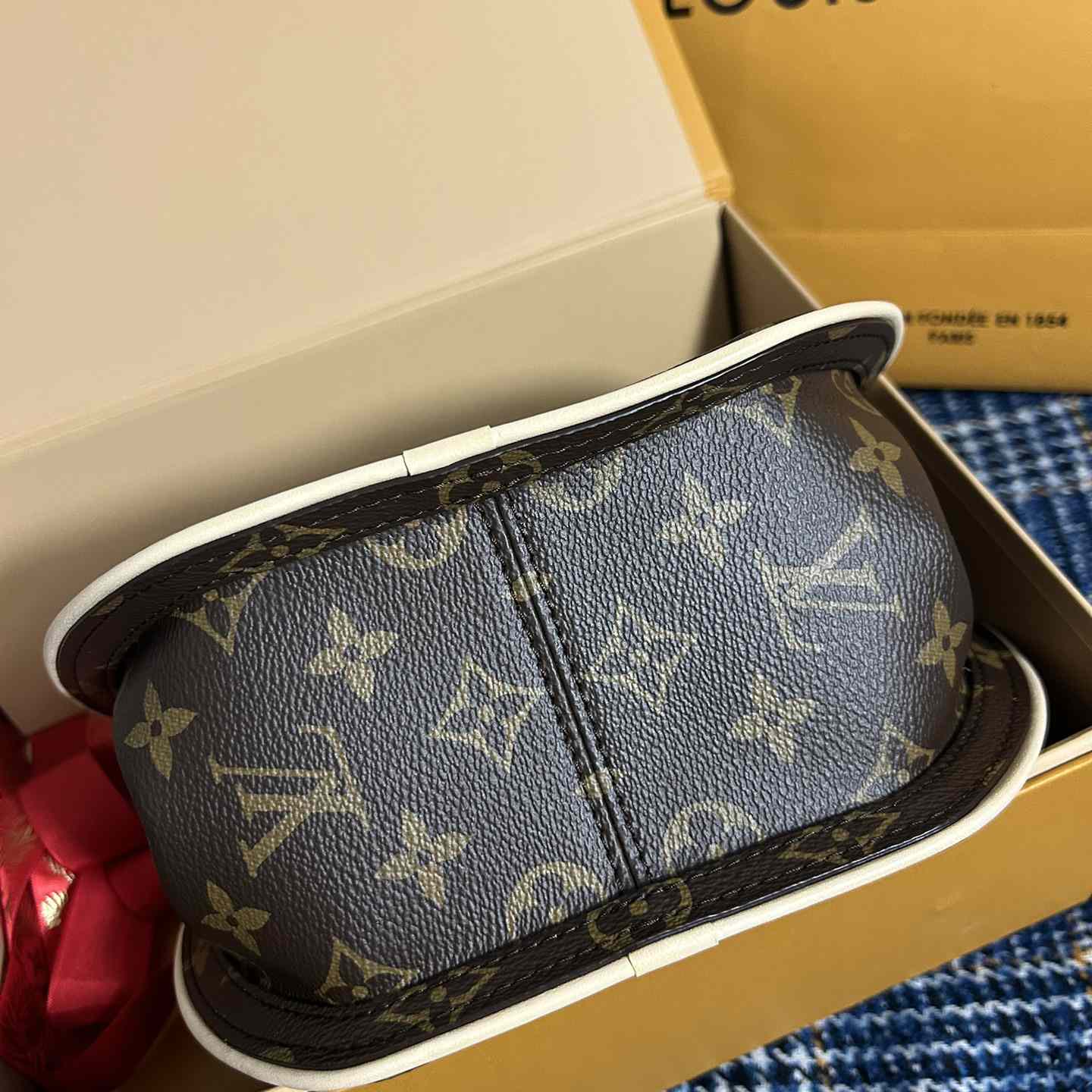 Louis Vuitton Around Me PM    M47117 - PerfectKickZ