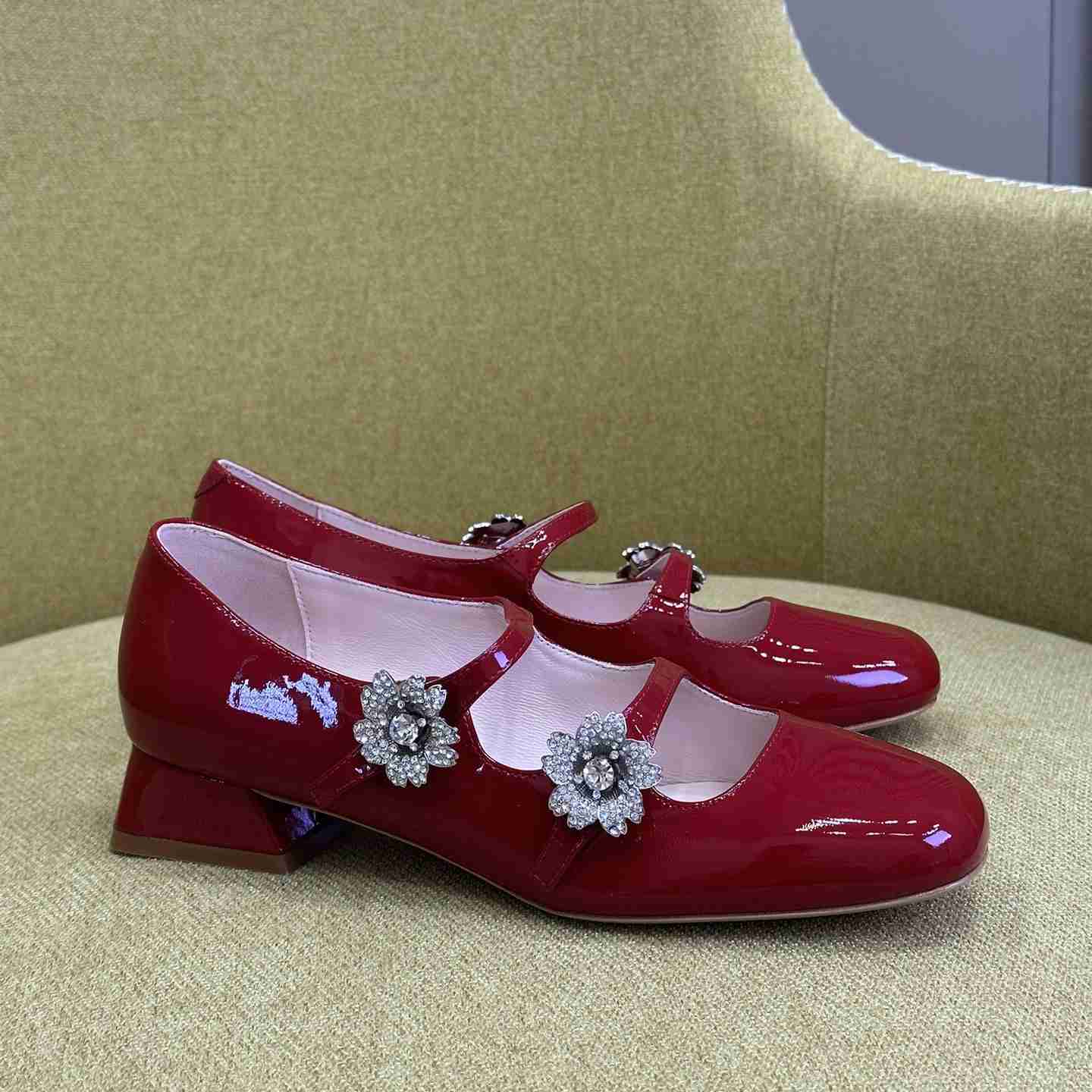 Roger Vivier Bouquet Strass Babies Ballerinas in Patent Leather - PerfectKickZ