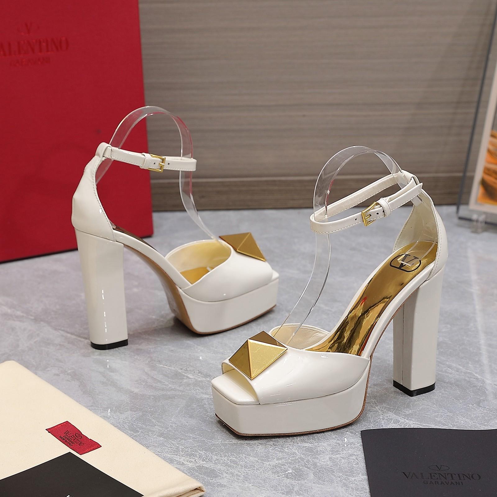Valenti Garavani One Stud Patent Leather Platform Sandals - PerfectKickZ