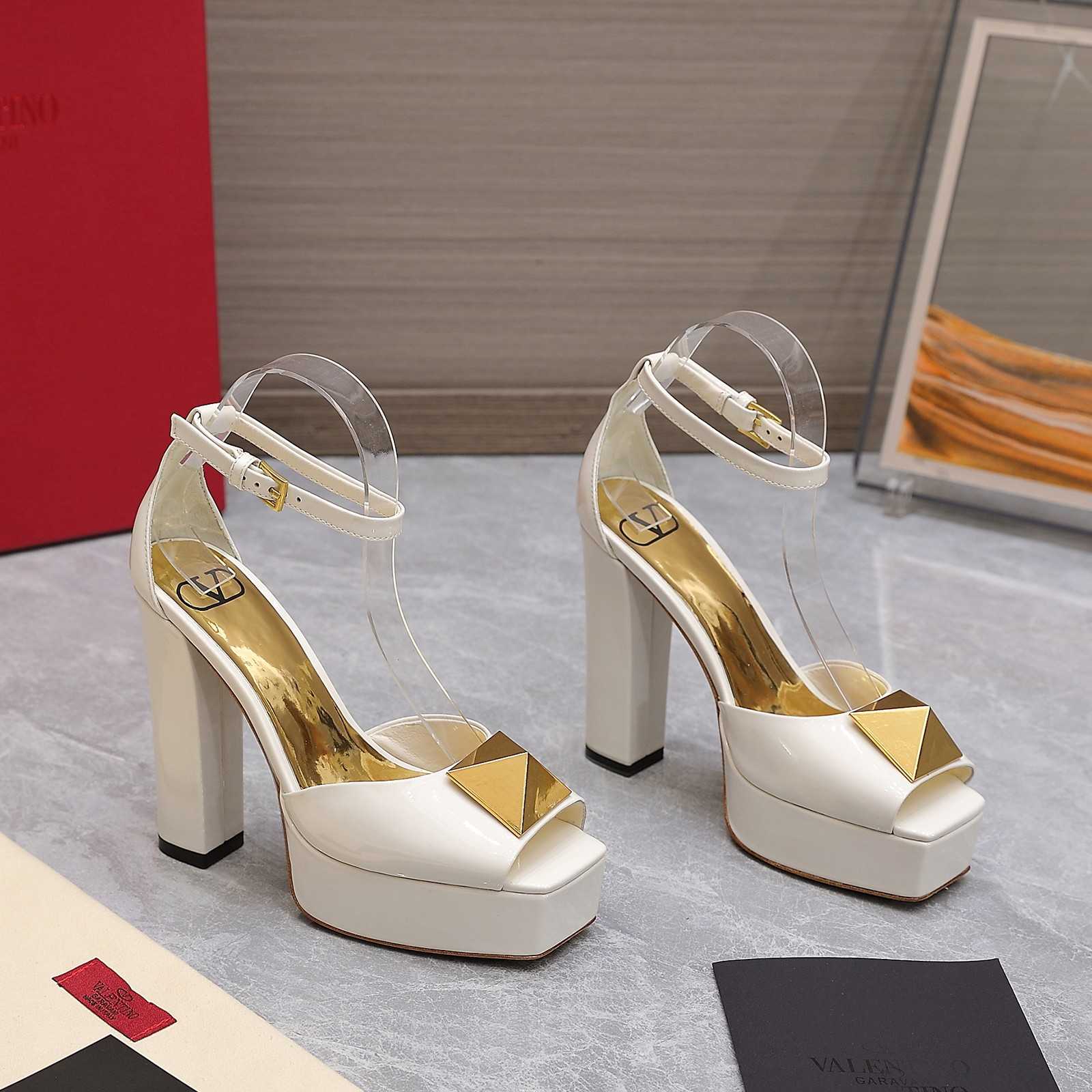 Valenti Garavani One Stud Patent Leather Platform Sandals - PerfectKickZ
