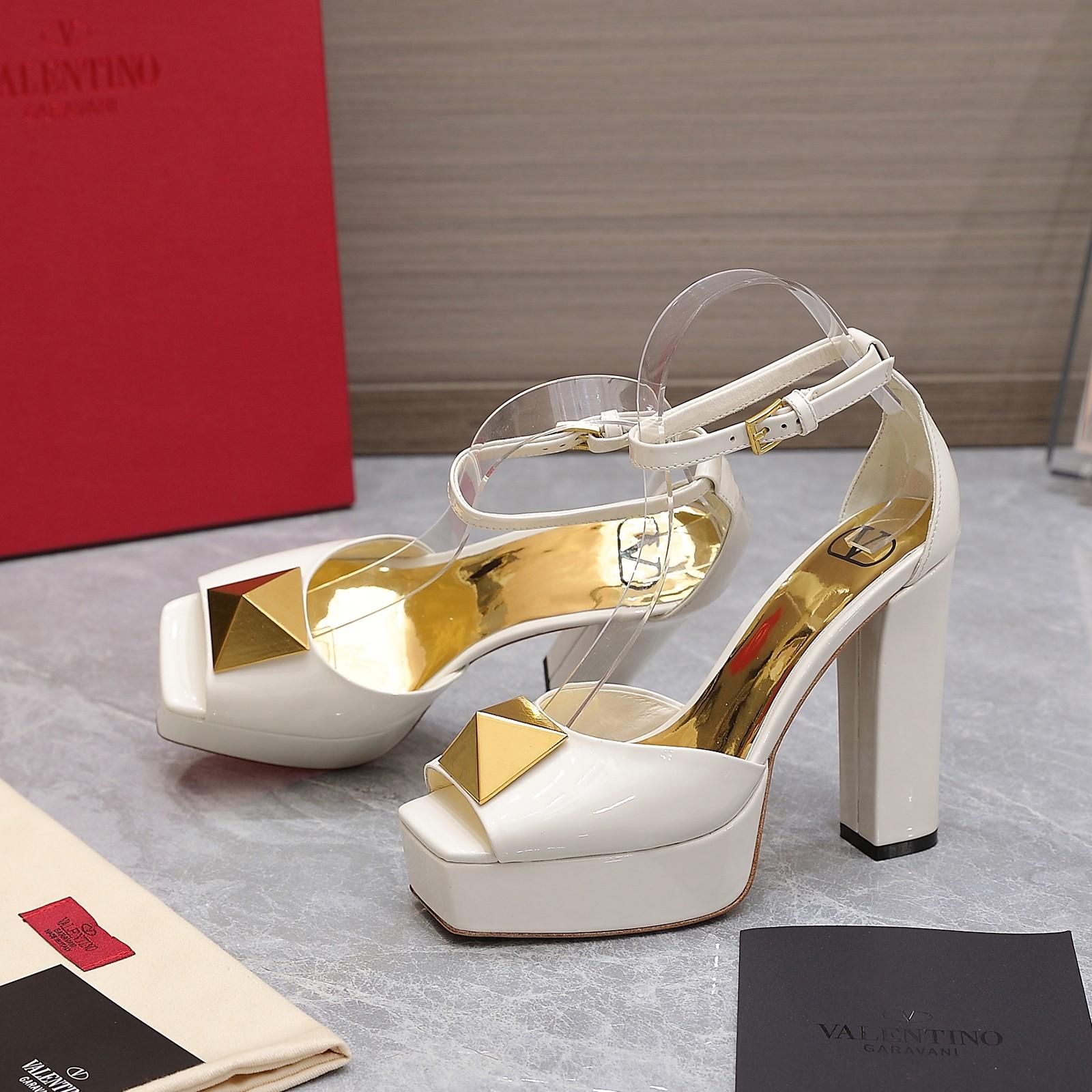 Valenti Garavani One Stud Patent Leather Platform Sandals - PerfectKickZ